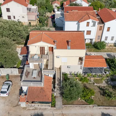 Darko Apartment Vir