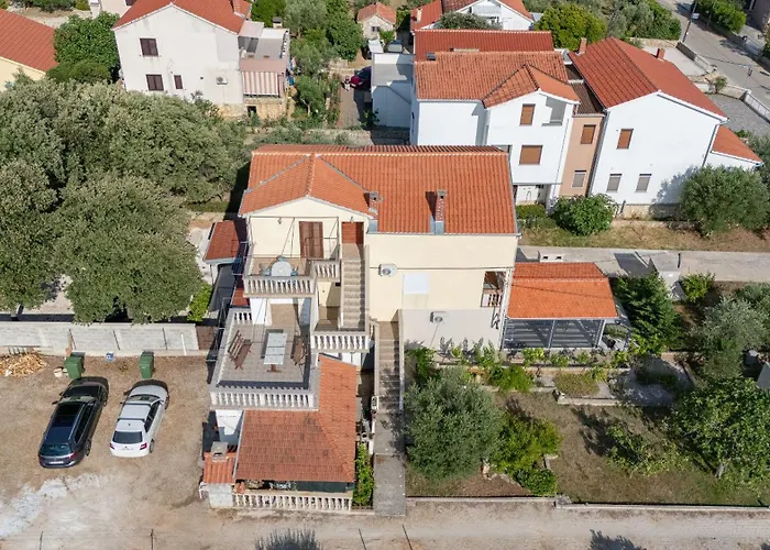 Darko Apartment Vir
